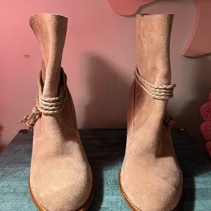 Elegant Tan Suede Women's Boots
